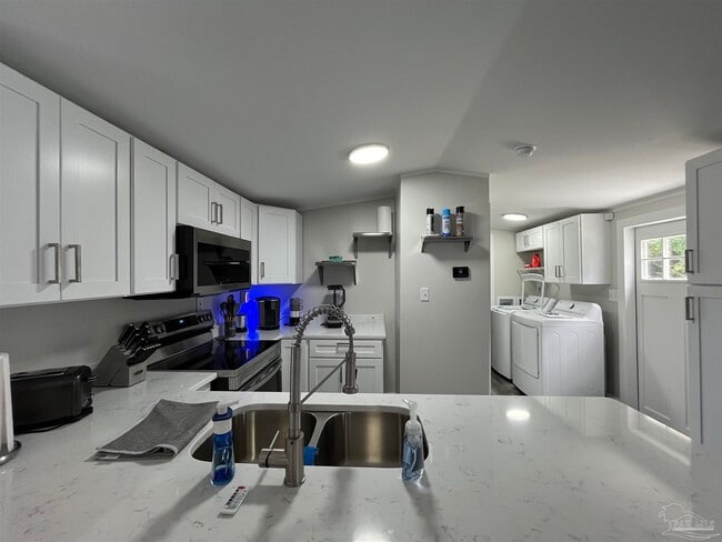 Building Photo - 5275 Cartier Dr