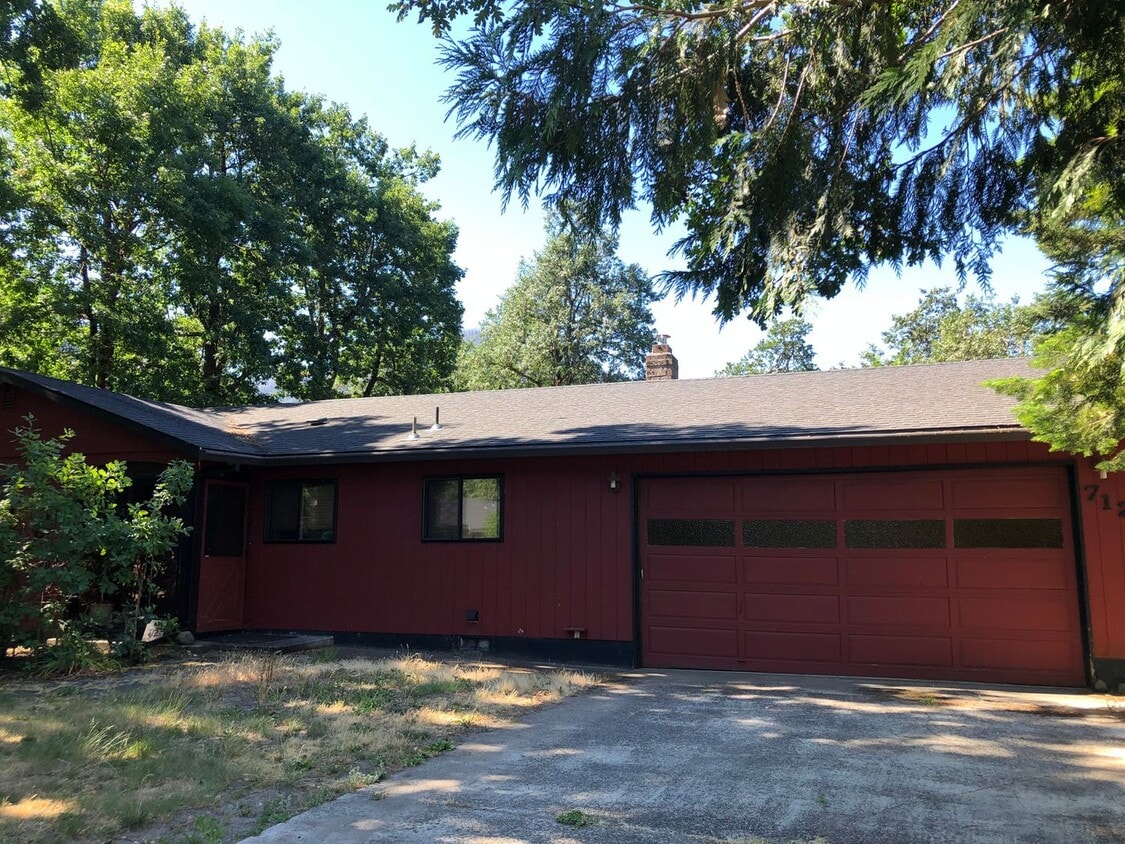 Primary Photo - 3 bedroom 2 bath home in North Bonneville.