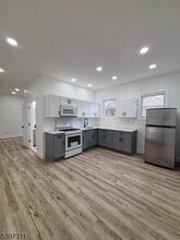 Building Photo - 48 N York St