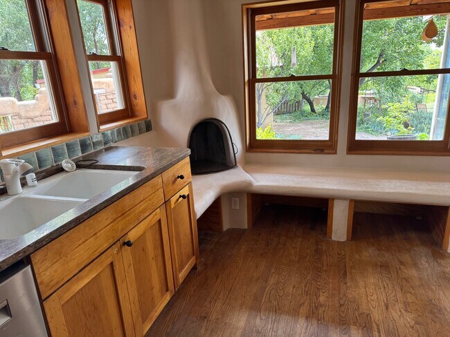 Cocina - 1706 W Alameda St