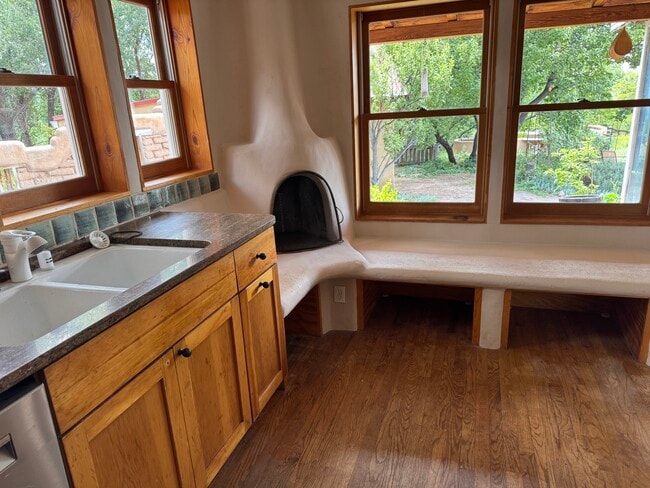 Kitchen - 1706 W Alameda St