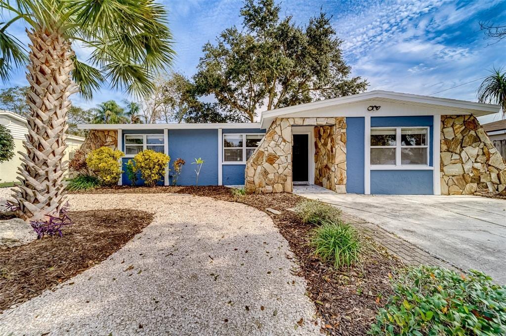 Primary Photo - 11615 W Leisure Ln