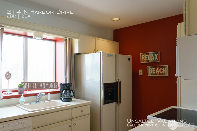 Building Photo - Condo with channel view