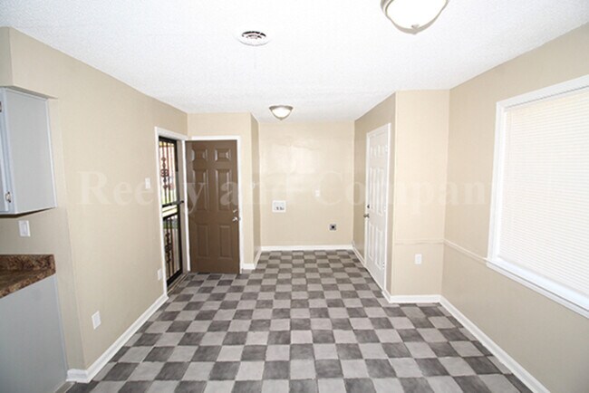 Building Photo - 3940 Kerwin Dr
