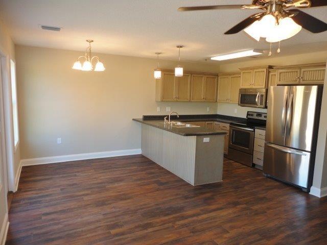 Building Photo - Modern Comfort Living in Valdosta: Your Id...
