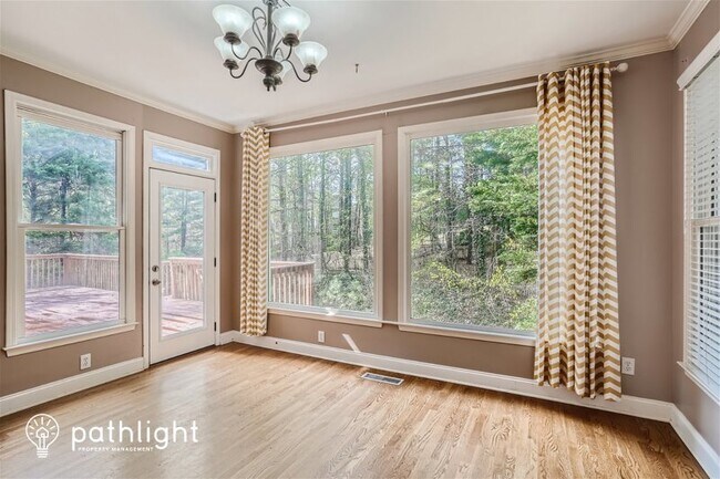 Foto del edificio - 1903 Flat Creek Ct NW