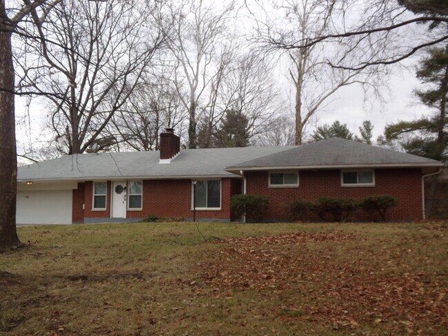 Building Photo - 3 Bed 2.5 Bath Ranch Home!