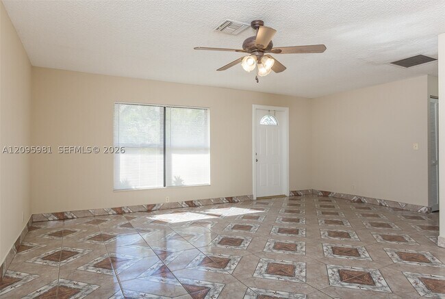 Foto del edificio - 5990 Ithaca Cir W
