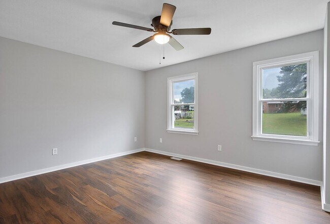 Foto del edificio - Stunning 4 Bed / 2 Bath Available in Septe...
