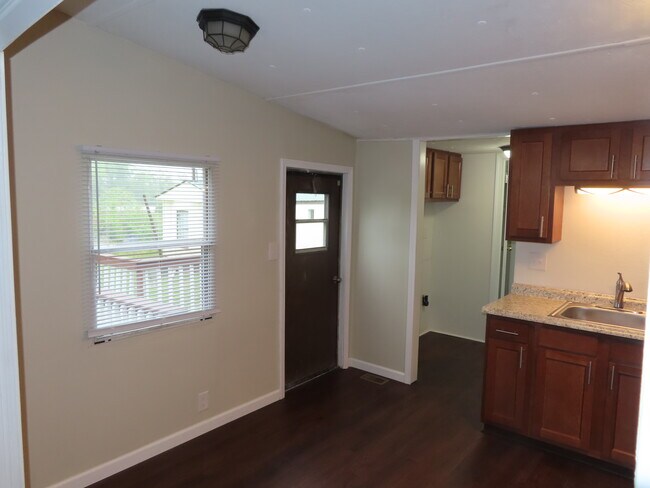 Foto del edificio - 8911 Pembroke Oak Grove Rd