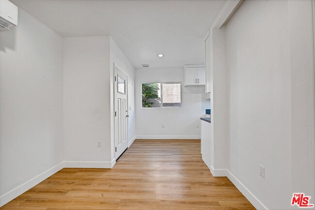 Building Photo - 222 E Vernon Ave