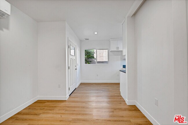 Foto del edificio - 222 E Vernon Ave