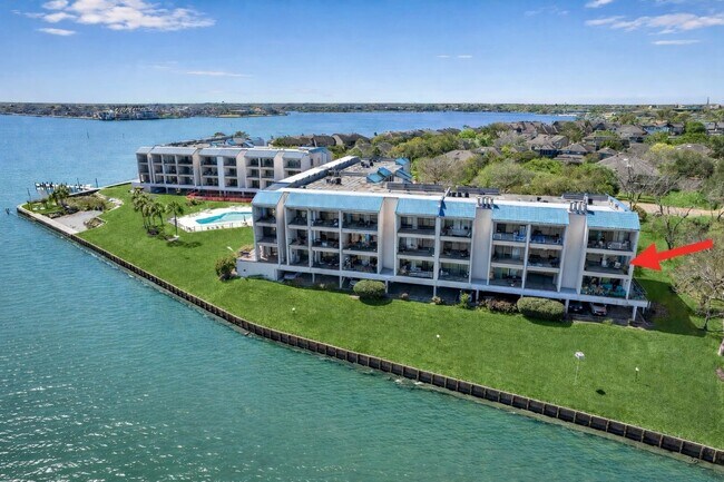 Foto del edificio - 351 Lakeside Ln