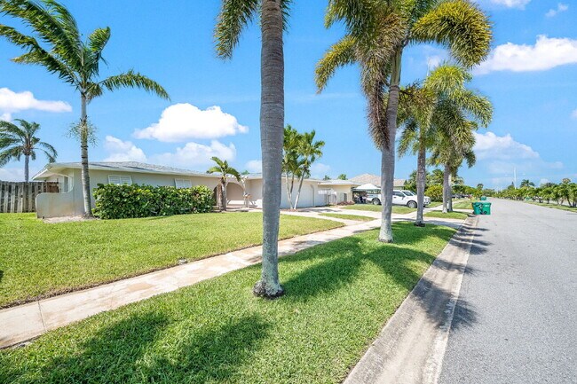 Foto del edificio - Direct Canal Front Home