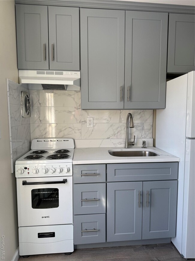 Building Photo - 6 Bayberry Ln