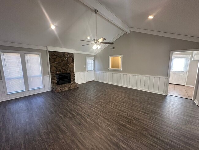 Foto del edificio - 6028 Tall Willow Dr