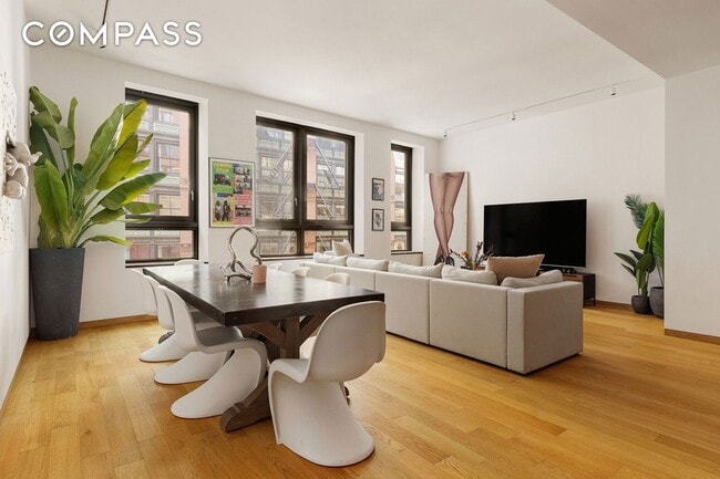 Photo - 68 Spring St House