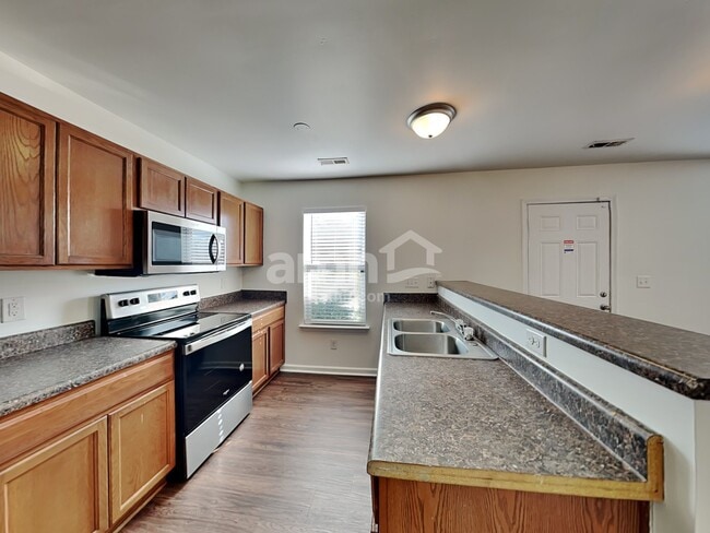 Building Photo - 4437 Esmeralda Dr