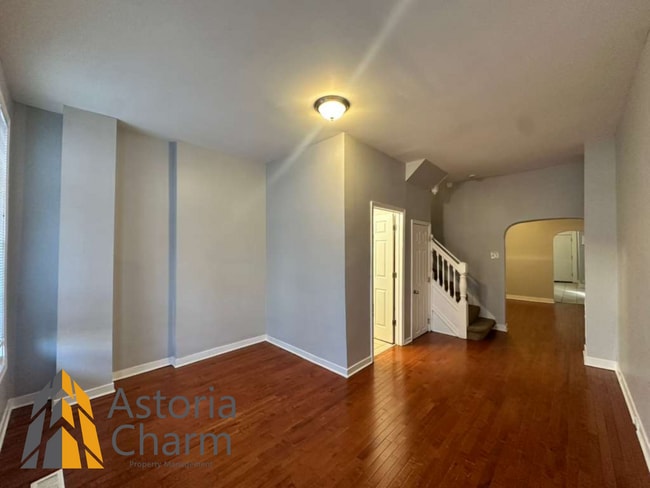 Building Photo - 3 Bedroom 1.5 Bath Spacious Bedrooms on Ashburton Street