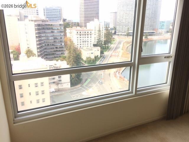 Foto del edificio - 1 Lakeside Dr