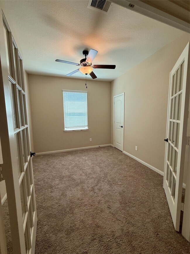 Building Photo - 8985 Oval Glass St