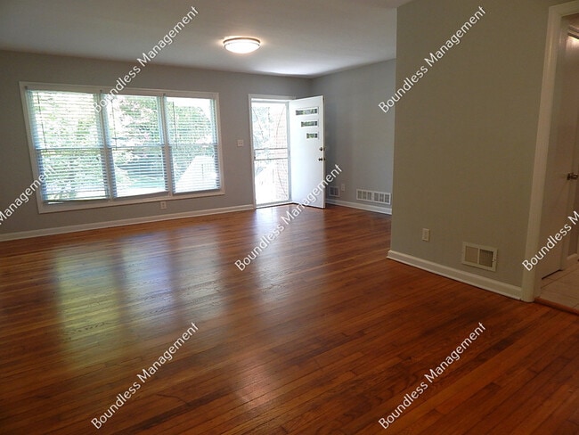 Building Photo - 2788 Rockcliff Rd SE