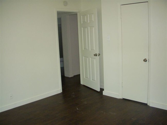 Building Photo - 305 Avenue G