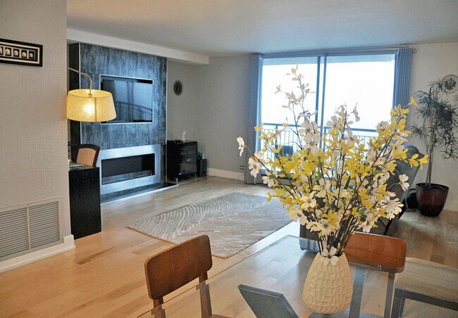 Sala de estar - 6007 N Sheridan Rd