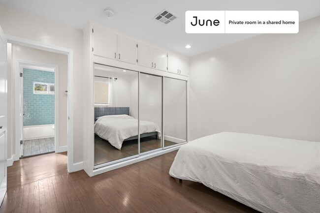 Foto del edificio - Private bedroom in 4 bed/2 bath Home