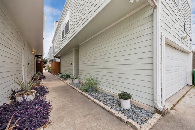 Foto del edificio - 731 Heights Blvd