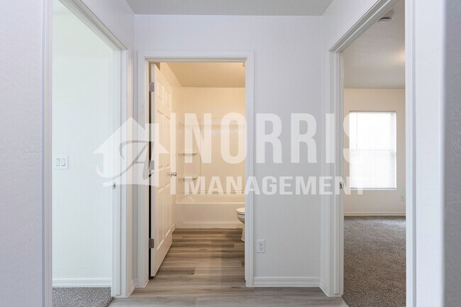 Foto del edificio - Beautiful Home, Perfect Location and Price