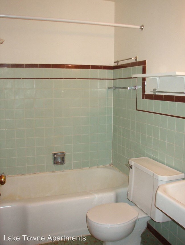 Foto del edificio - 2 br, 1 bath Apartment - 2905 Monroe Street