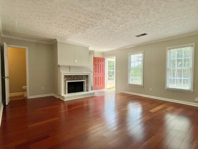 Building Photo - 317 Timber Creek Ln SW