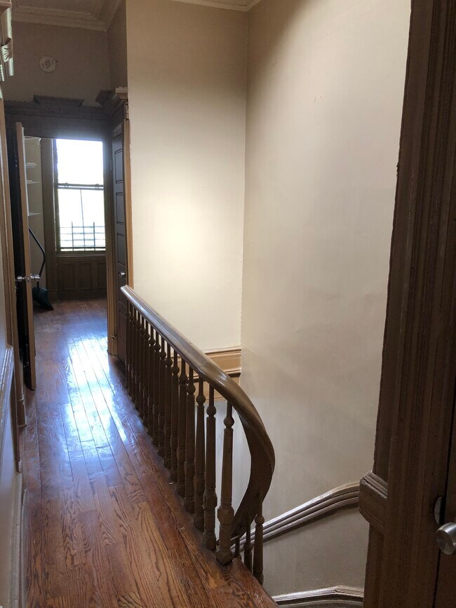 hall - 1024 Madison St