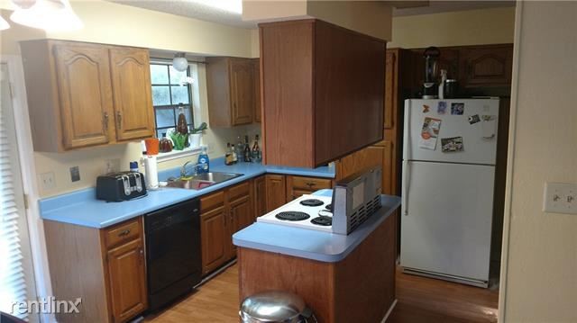 Building Photo - 821 Willow Oak Ln