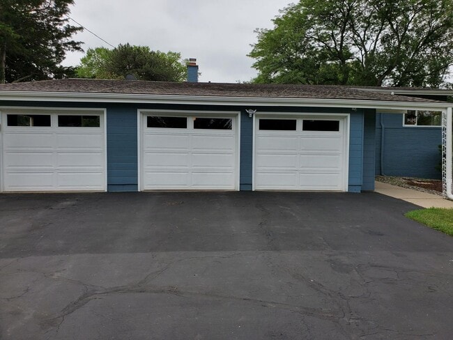 Building Photo - Thiensville - Charming large 4 bedroom house