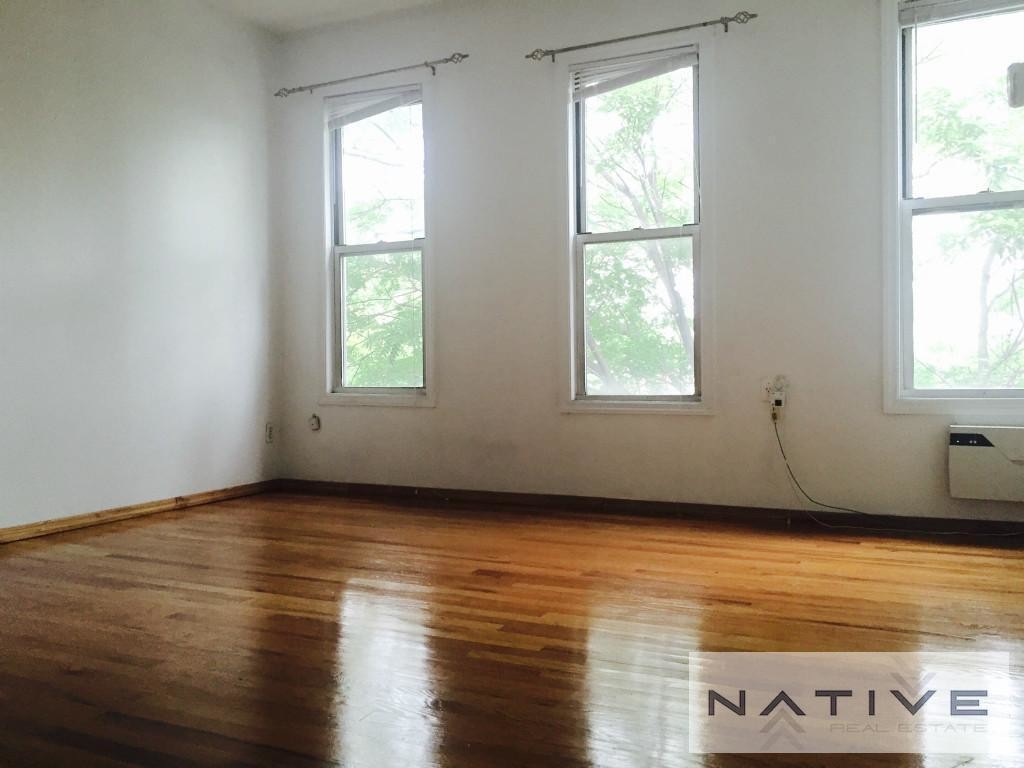 Primary Photo - 182 Eckford St