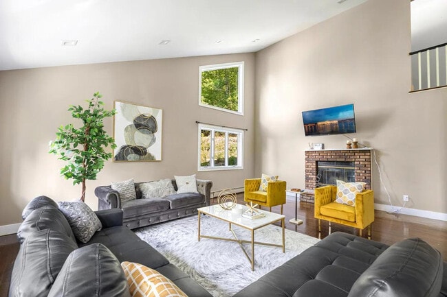 Building Photo - 1099 NY-17M