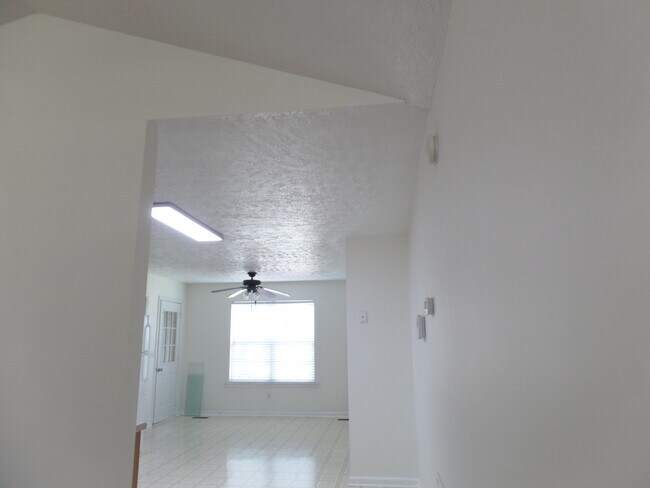Foto del edificio - 2047 Horncastle Dr
