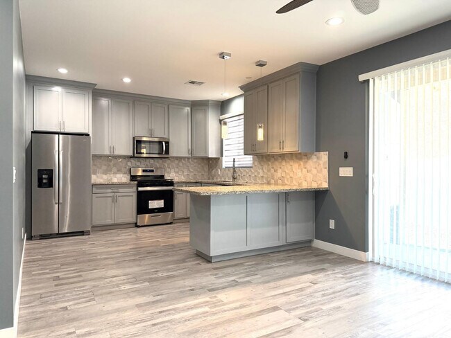 Foto del edificio - 1406 E Cinnabar Ave