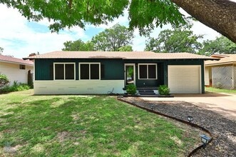 Building Photo - 726 Woodlawn Dr