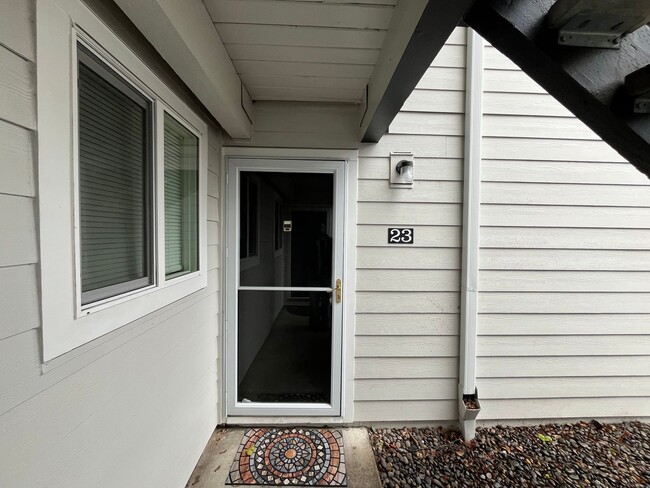 Building Photo - Updated 1st floor 1 X 1 Beaverton Condo! C...