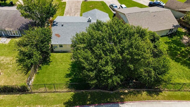 Foto del edificio - 8607 Sherrywood Dr