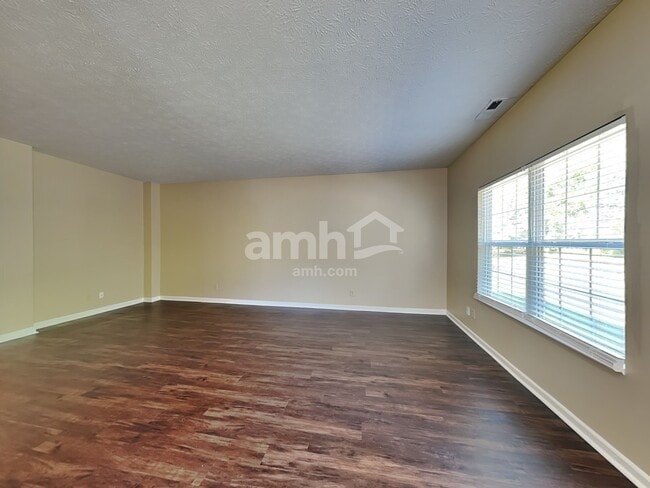 Foto del edificio - 8060 Chesterhill Way