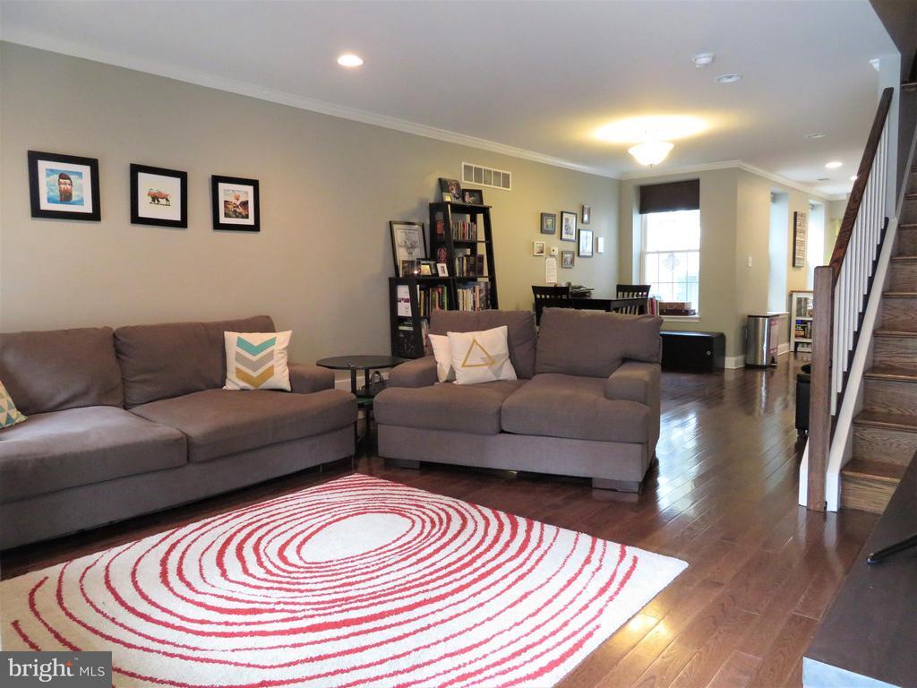 Primary Photo - 290 Leverington Ave