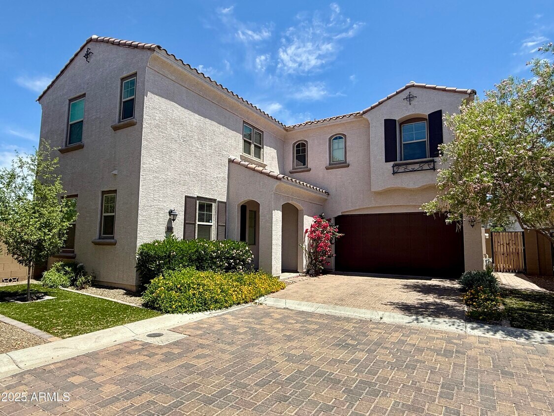 Foto principal - 944 E Anderson Ave