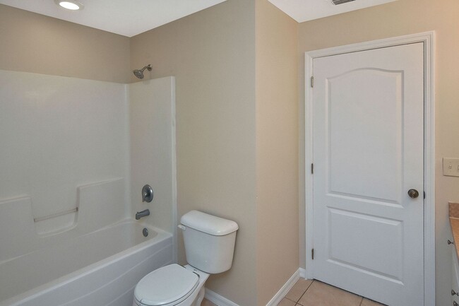 Building Photo - MOVE IN SPECIAL 50% Off First Month Rent!!...