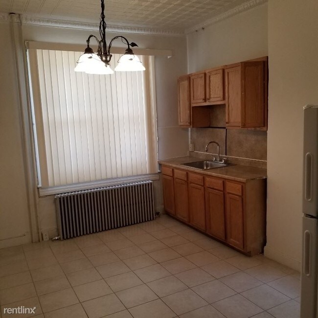 Building Photo - 3 br, 1.5 bath House - 2301 E Preston St