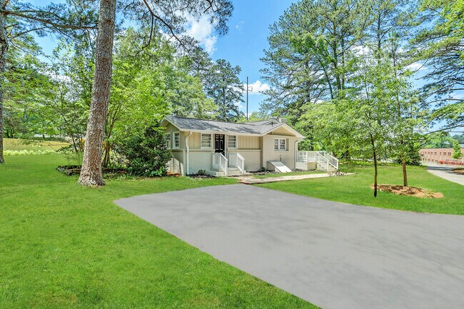 Foto del edificio - 6403 Factory Shoals Rd Sw