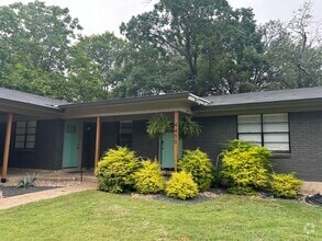 Building Photo - 4400 Shallowbrook Trl